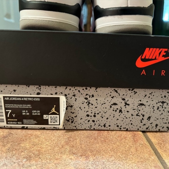 Air Jordan 4 retros “fire red” - Picture 2 of 6